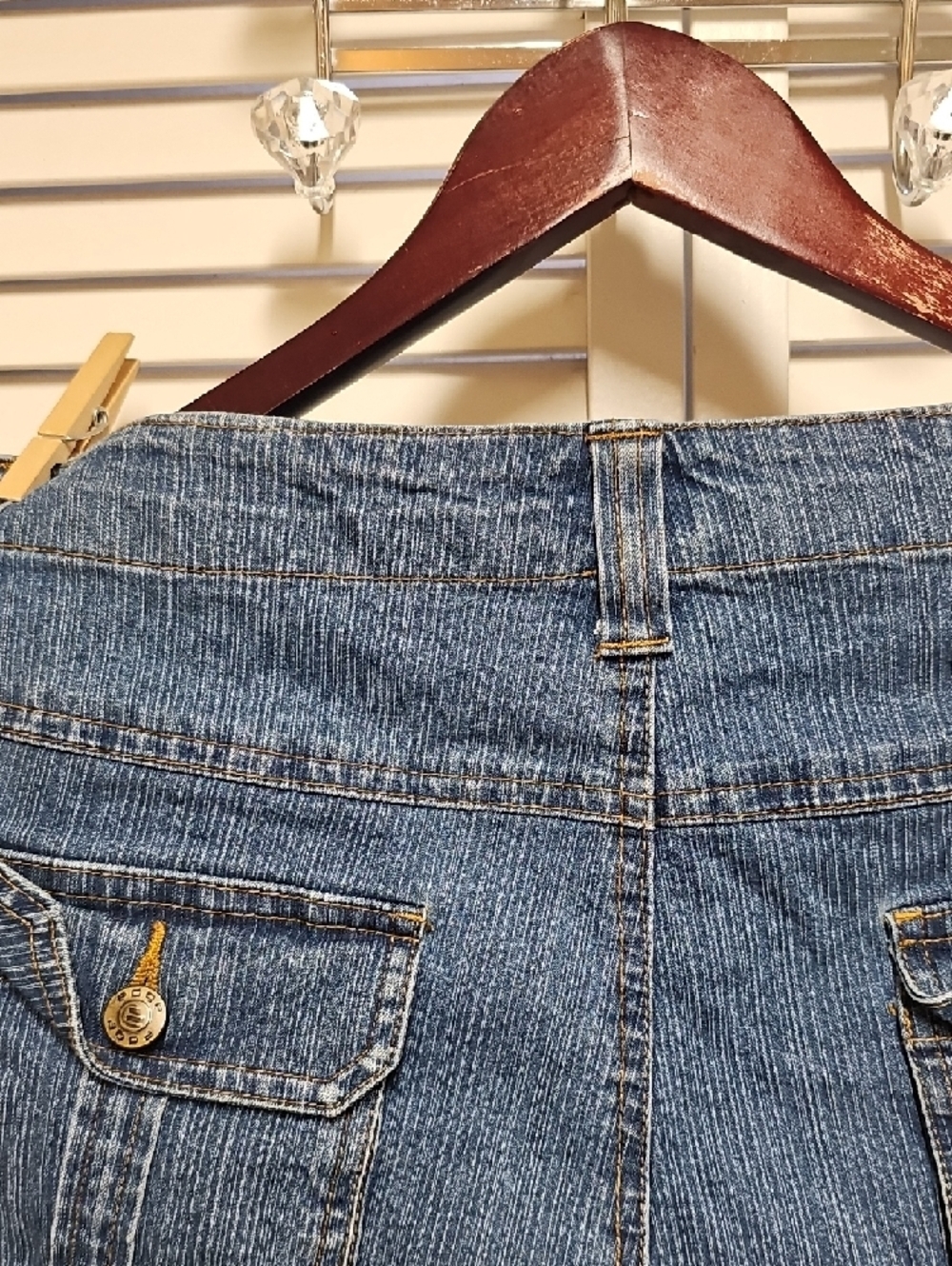 EUC Edge Blue Cropped Stretchy Cargo Pocket Jeans W Smaller Button Pockets Front - Picture 10 of 11